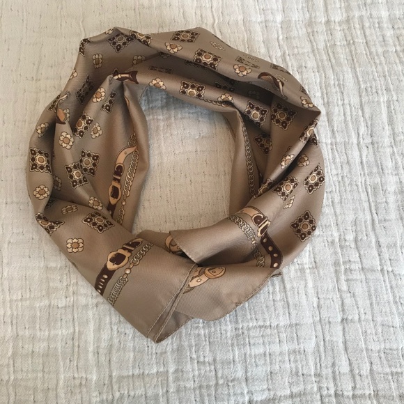 Delicate Scarf - Picture 2 of 4